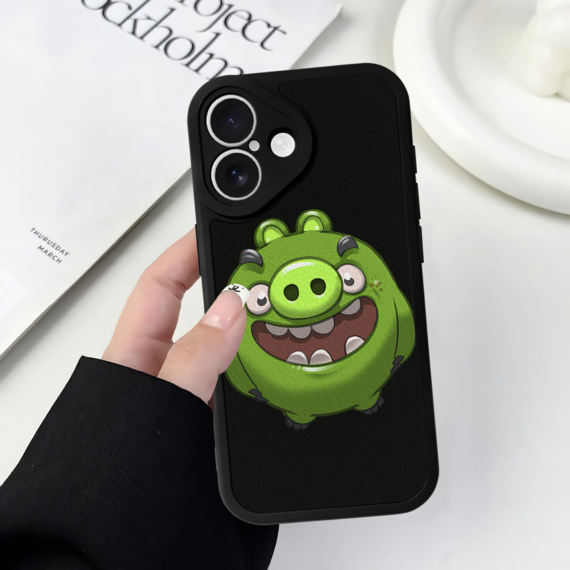 （画像用） Angry Birds アングリーバード 【iPhone 16シリーズ対応】シリコンスマホケース（レザー調） 材質：シリコン